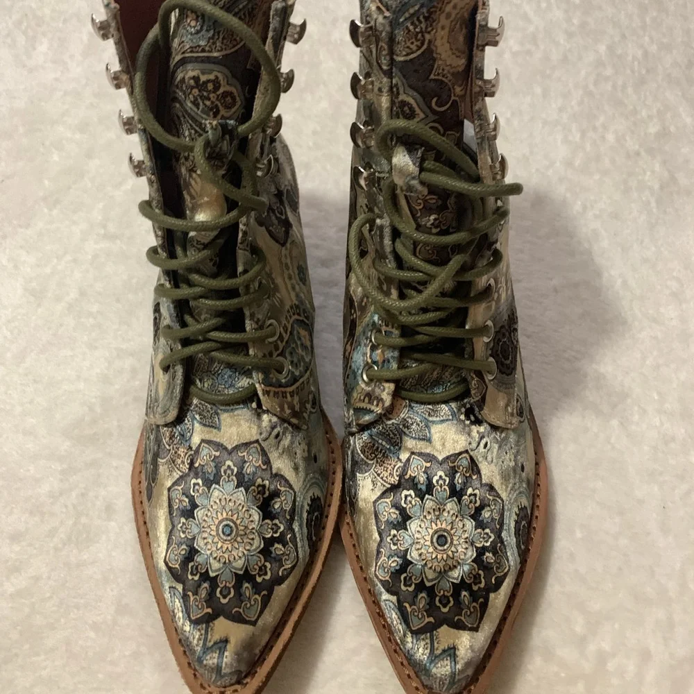 Jeffrey Campbell Boots - Picture 2 of 3